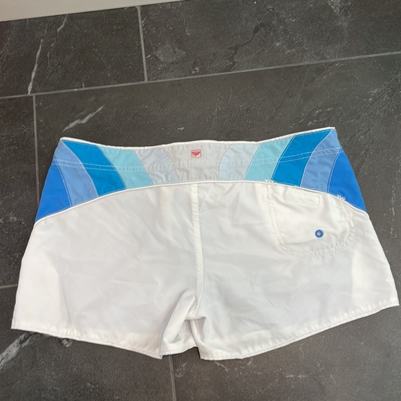 Roxy Quiksilver blue and white board shorts juniors size 9. - Picture 4 of 5